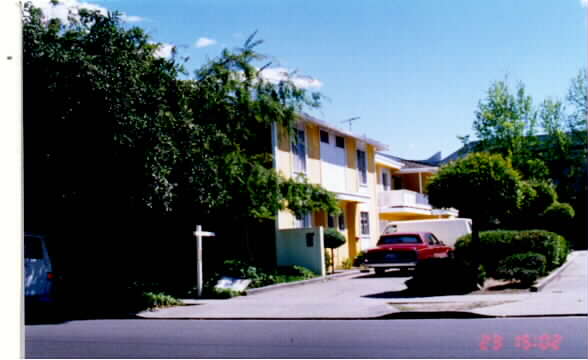 2090 Aldengate Way in Hayward, CA - Foto de edificio - Building Photo