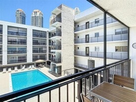 201 178th Dr in Sunny Isles Beach, FL - Building Photo