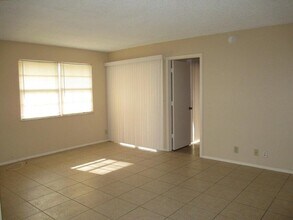 1512 SE Royal Green Cir in Port St. Lucie, FL - Building Photo - Building Photo