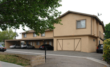 16517 Randall Ave in Fontana, CA - Building Photo - Building Photo