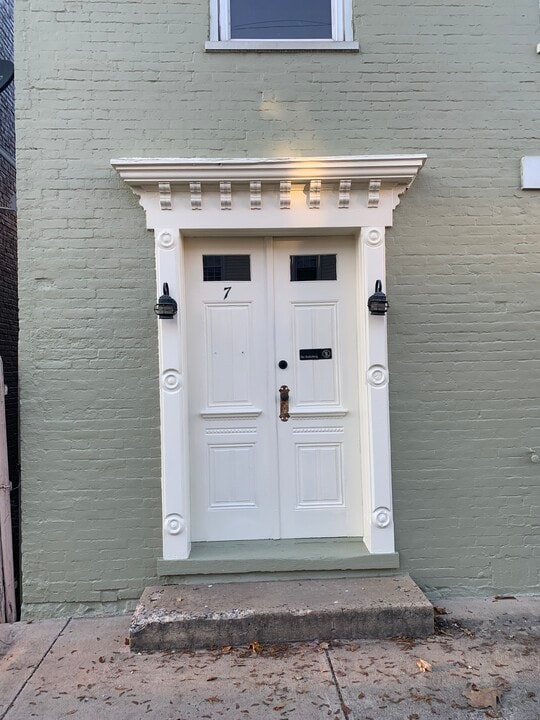 7 W Main St, Unit A in Newville, PA - Building Photo