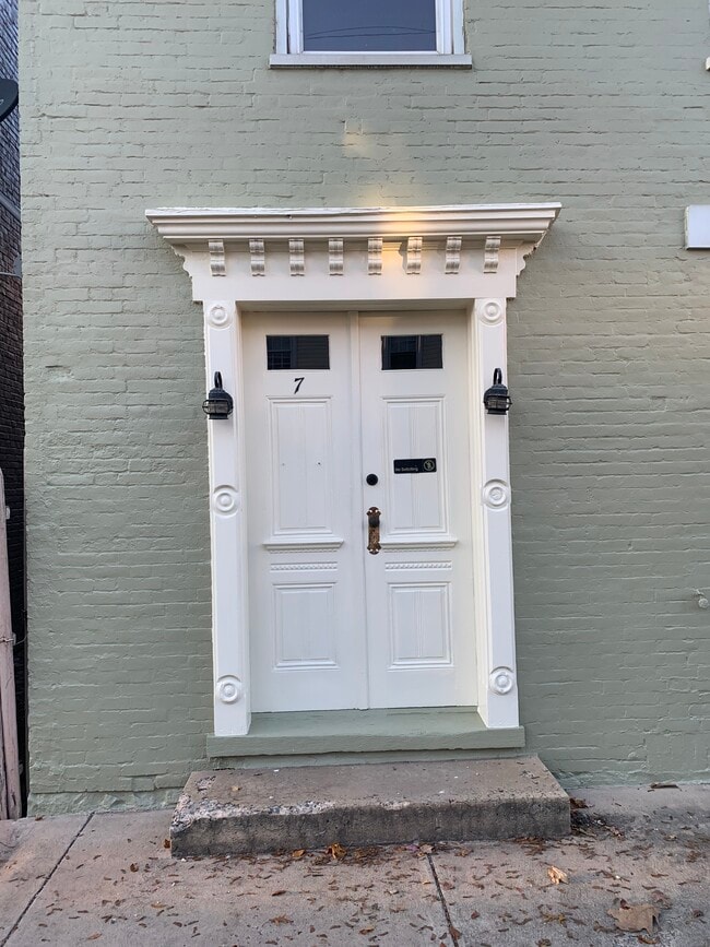 property at 7 W Main St
