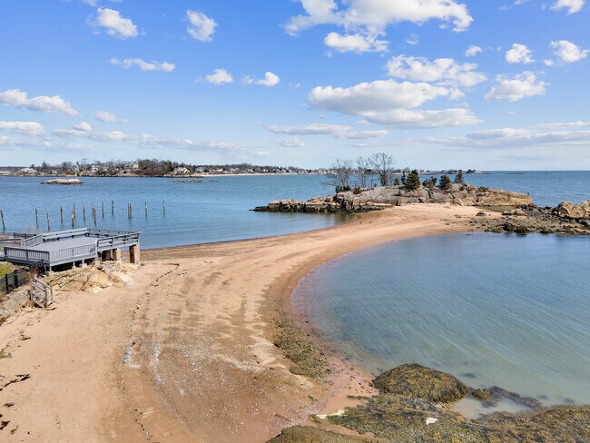 135 Turtle Bay Dr in Branford, CT - Building Photo - Building Photo
