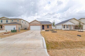 15555 Taylorcrest Dr in Cut And Shoot, TX - Building Photo - Building Photo