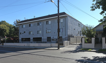 5768 Aldama St in Los Angeles, CA - Building Photo - Building Photo