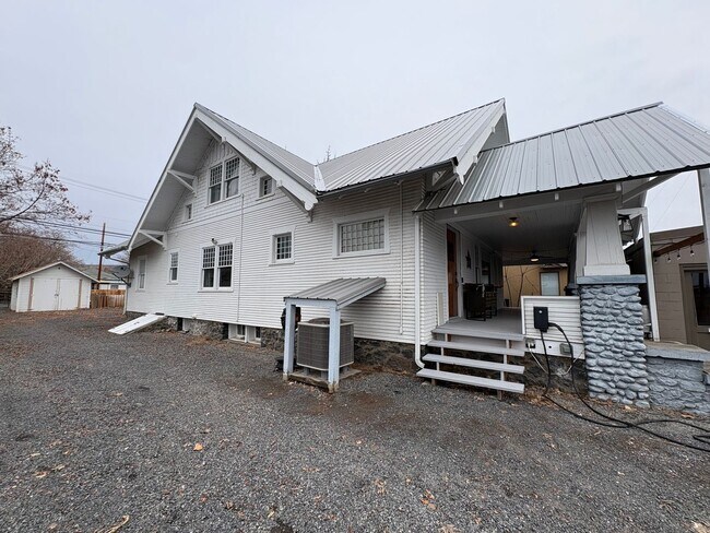 237 Basin St SW in Ephrata, WA - Building Photo - Building Photo