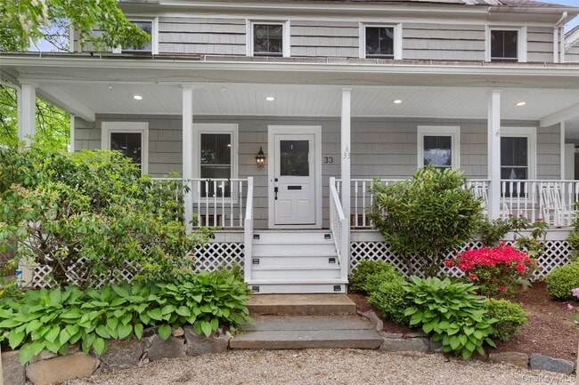 33 Meadow Pl in Rye, NY - Building Photo - Building Photo