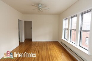 3827 N Fremont St, Unit M03B in Chicago, IL - Building Photo - Building Photo