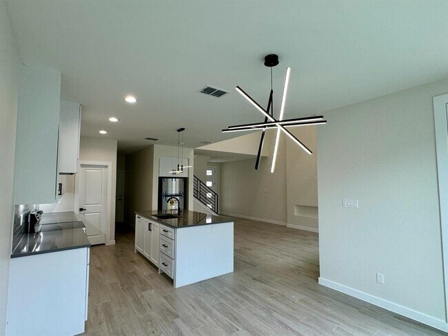 7511 Cresta Bella St in Laredo, TX - Building Photo - Building Photo