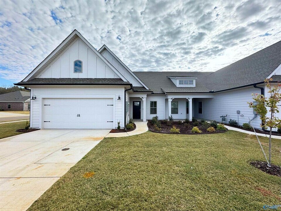 147 Little Britain St in Madison, AL - Building Photo