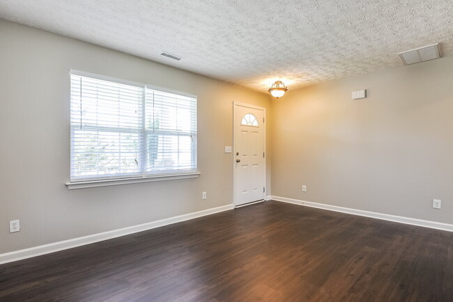 1109 Braemar Highland Dr in Zebulon, NC - Building Photo - Building Photo
