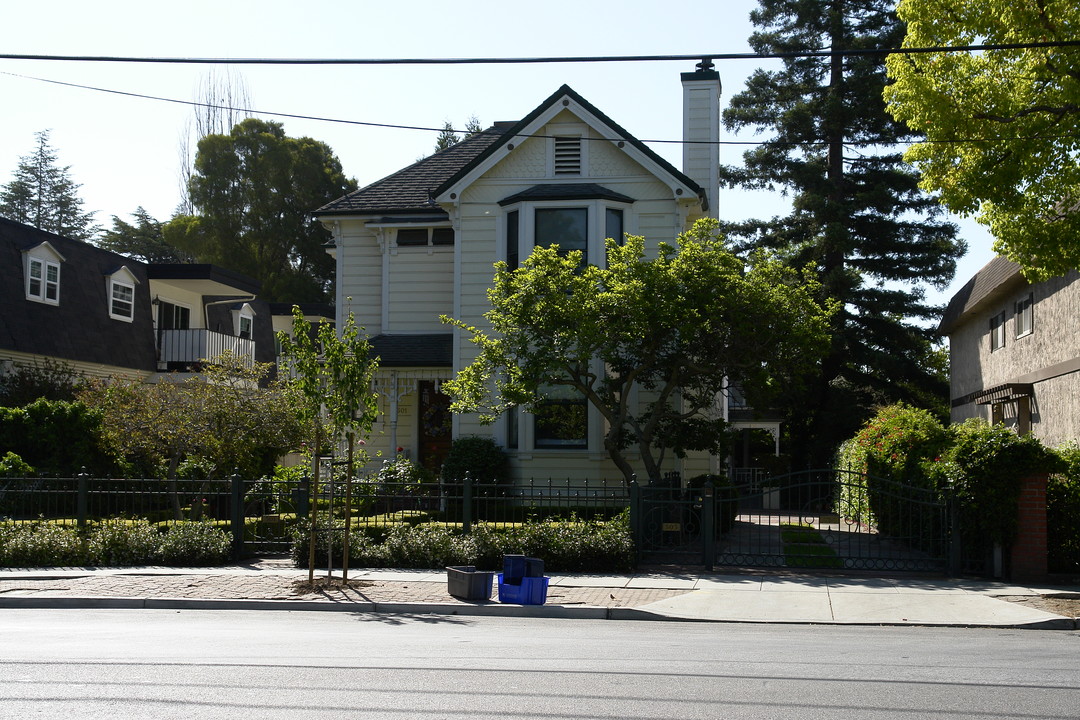 503 Oak Grove Ave in Menlo Park, CA - Building Photo