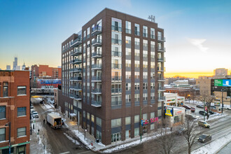 Parc Orleans in Chicago, IL - Foto de edificio - Building Photo