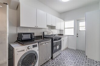 1027 Euclid Ave in Miami Beach, FL - Building Photo - Building Photo