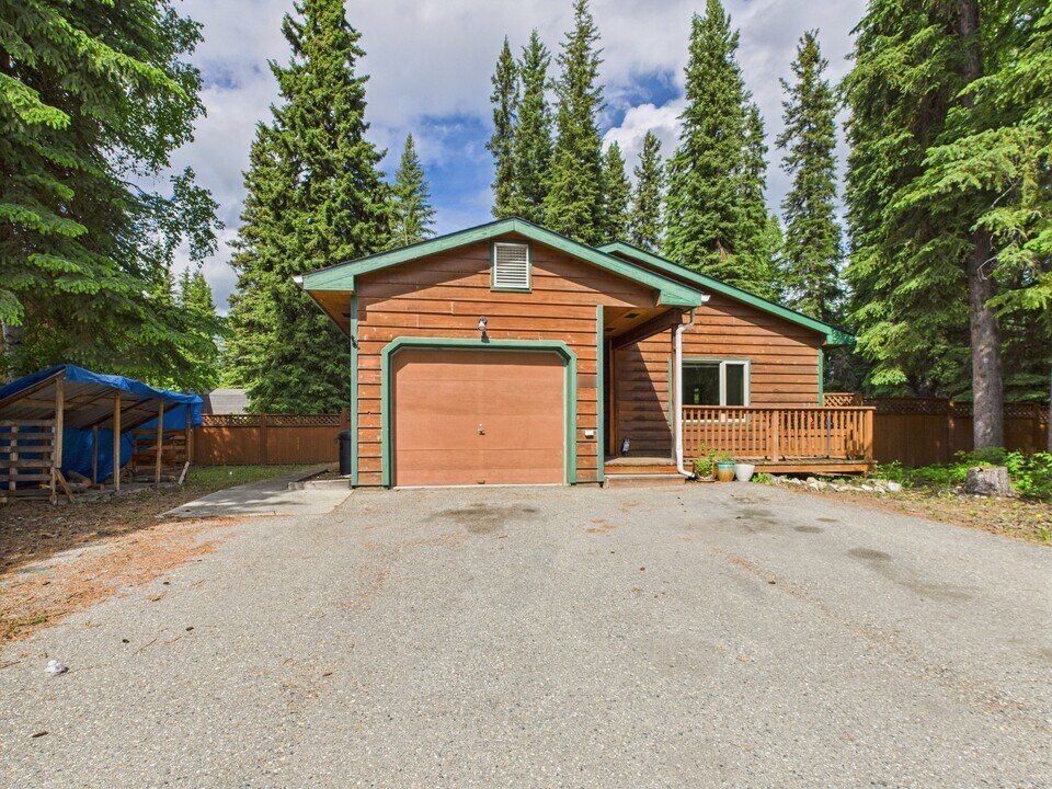 109 Cary Ave in North Pole, AK - Building Photo