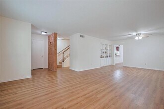 13040 Trail Hollow Dr in Houston, TX - Building Photo - Building Photo