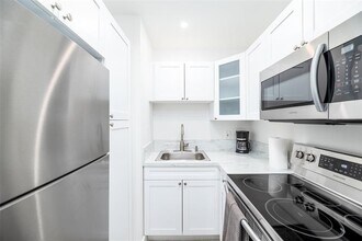 805 NE 23rd Dr in Wilton Manors, FL - Building Photo - Building Photo