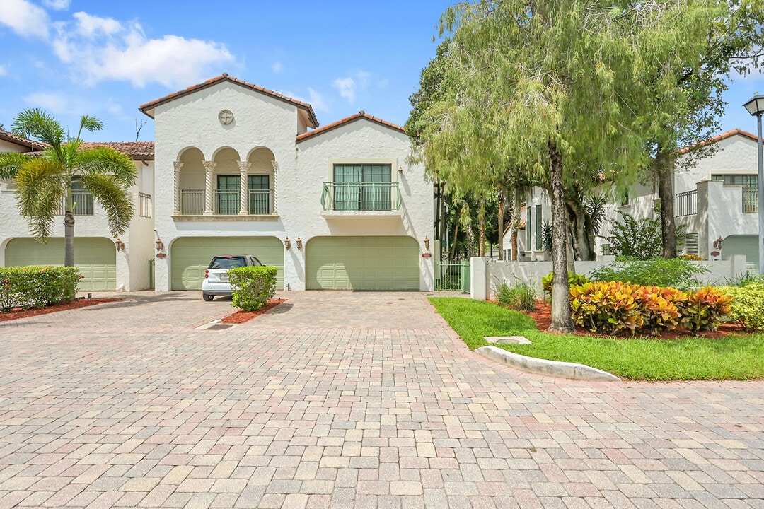 4425 Hidden Harbour Ave in Fort Lauderdale, FL - Building Photo