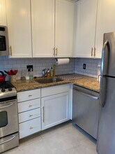 912 Shepherd St NW, Unit 204 in Washington, DC - Foto de edificio - Building Photo