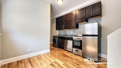 900 W George St in Chicago, IL - Building Photo - Building Photo