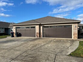 2210 Arlington Dr in Medford, OR - Building Photo