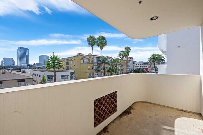 1246 Armacost Ave, Unit #301 in Los Angeles, CA - Building Photo - Building Photo