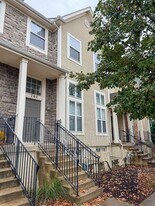 264 N Hedge Ln in Olathe, KS - Building Photo