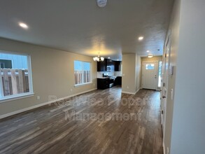 661 NE Brookstone Dr in Prineville, OR - Building Photo - Building Photo