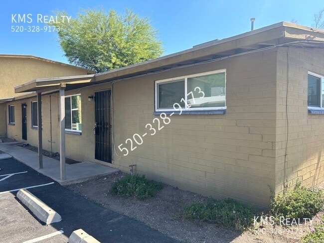 property at 5126 E Bellevue St