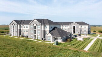 The Reserves at South Lake in Grinnell, IA - Building Photo