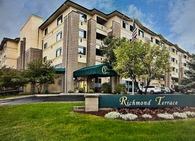 property at 400 N Richmond St
