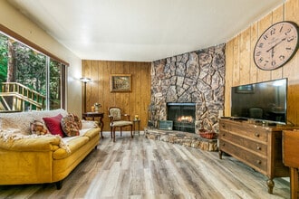 28434 Altamont Ct in Lake Arrowhead, CA - Building Photo - Building Photo