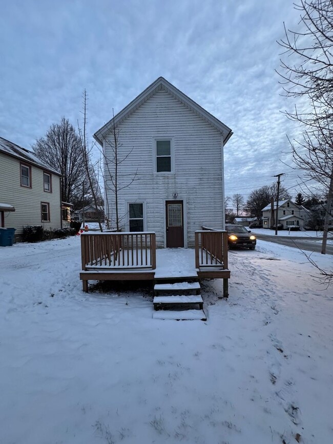 100 Smithsonian St in Girard, OH - Building Photo - Building Photo