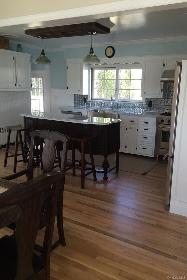 56 Seaman Rd in Jamesport, NY - Building Photo - Building Photo