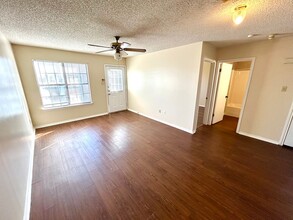 Trinity Oaks in Kirby, TX - Building Photo - Interior Photo