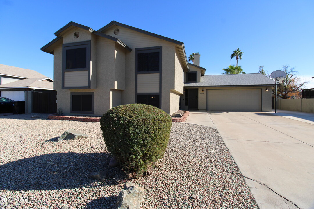 3829 E Dewberry Ave in Mesa, AZ - Foto de edificio