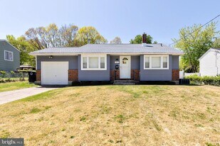 912 Aston Martin Dr in Lindenwold, NJ - Building Photo