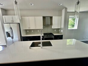 2101 NE 88th St in Seattle, WA - Building Photo - Building Photo