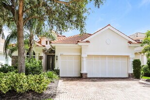8229 Santa Rosa Ct in Sarasota, FL - Building Photo
