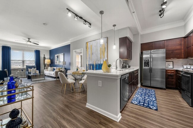 The GoodWynn at Town Brookhaven by ARIUM in Atlanta, GA - Foto de edificio - Building Photo