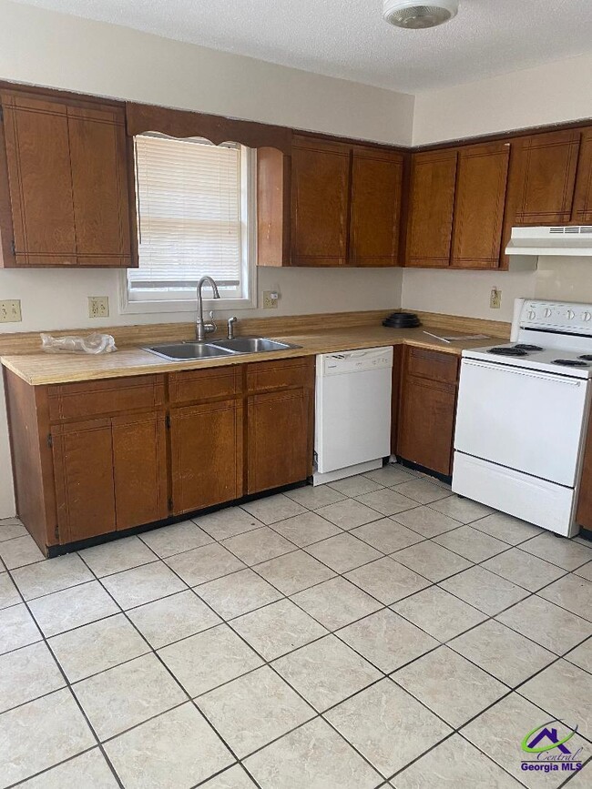 1005 Morningside Dr in Perry, GA - Building Photo - Building Photo