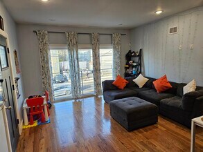 251 Manhattan Ave in Jersey City, NJ - Building Photo - Building Photo