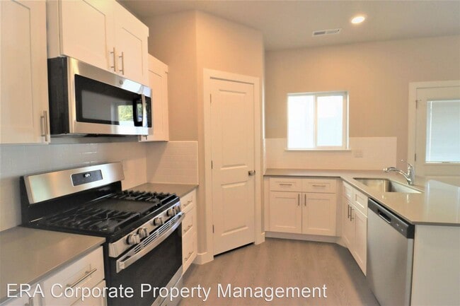 3055 175 E St photo'