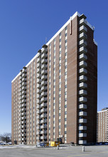 Alta Vista Towers Apartments in Ottawa, ON - Building Photo - Building Photo