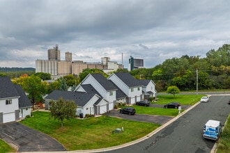 River Bend Townhomes in Shakopee, MN - Building Photo - Building Photo