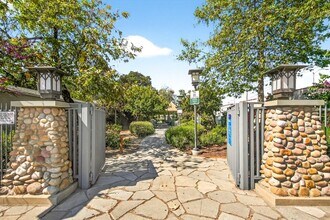 854 Orange Ave in Long Beach, CA - Foto de edificio - Building Photo