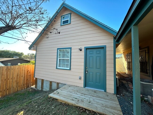 property at 222 Highview Dr