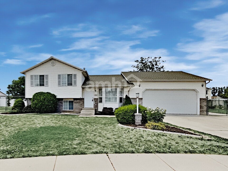 342 N 75 W in Clearfield, UT - Building Photo