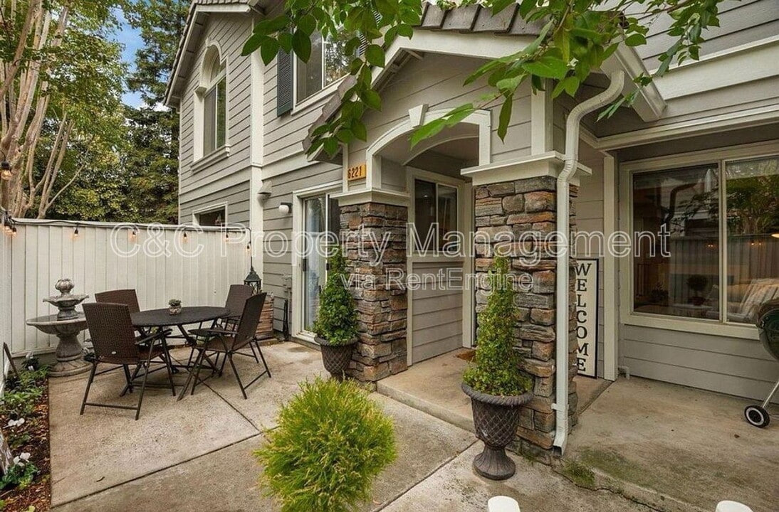 6221 Barb Werner Ln in San Jose, CA - Building Photo