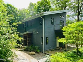 206 Hutchin Hl Rd in Woodstock, NY - Building Photo